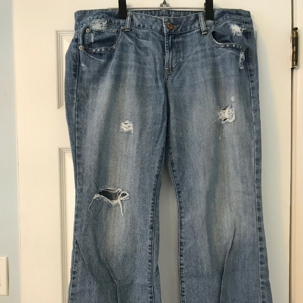 Favorite Boyfriend Distressed Jeans - Short